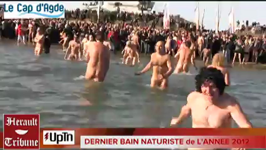 Travel blogger met a nudist girl. Public blowjob on the beach in Bulgaria.