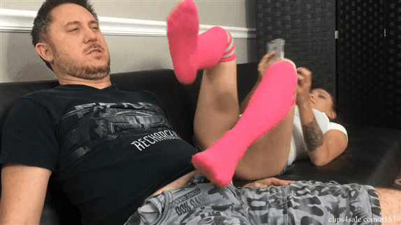 Basket reccomend smelling feet with handjob
