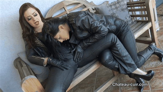 Egg reccomend sexy leather clad girl biting