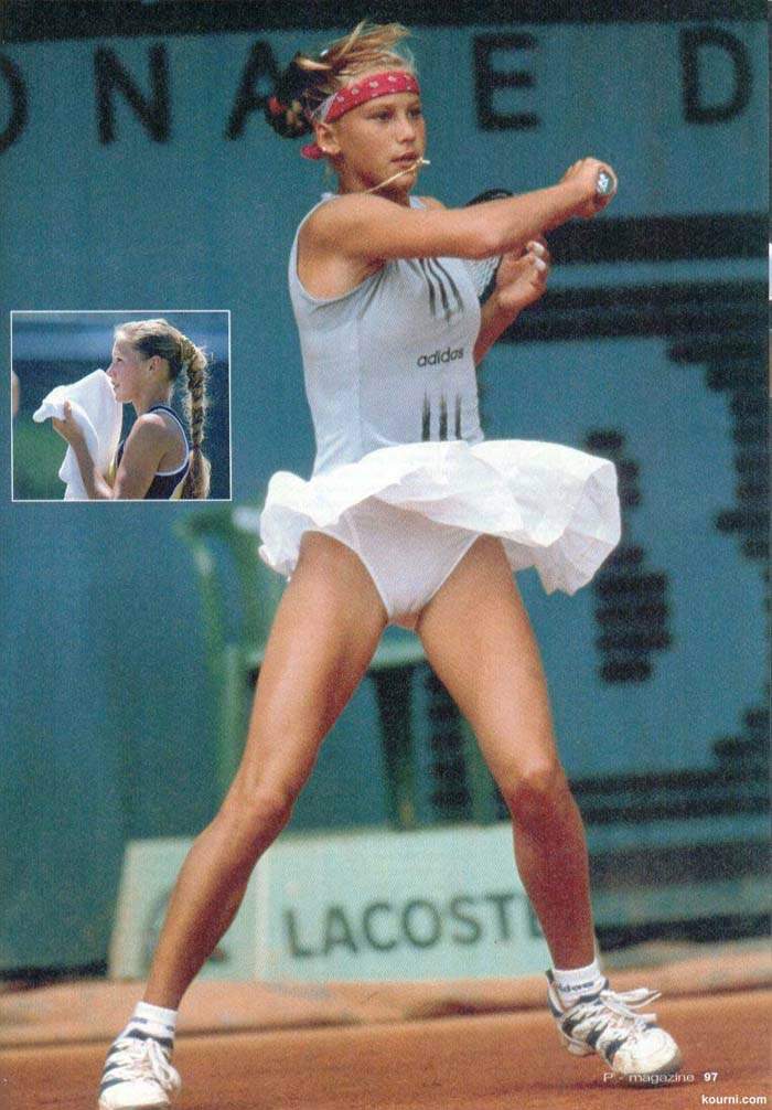 Preciosa anglosajona tennis racket insertion peeing
