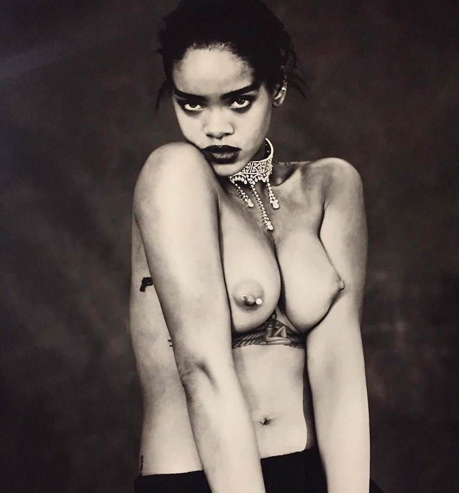 Nude Caribbean Celeb Rihanna Showing Tits S