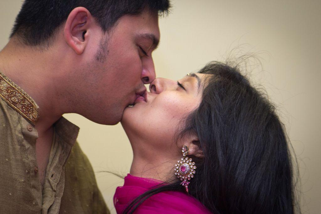 Ratman reccomend indian aunty kissing