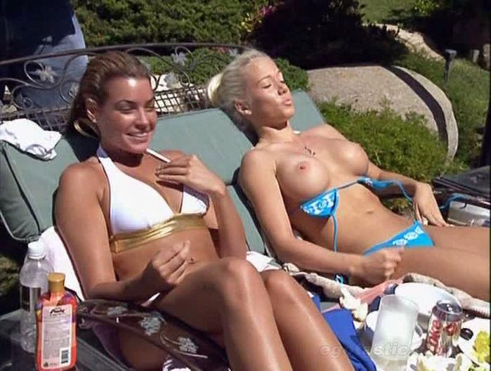 Holly Kendra Et Bridget Nude