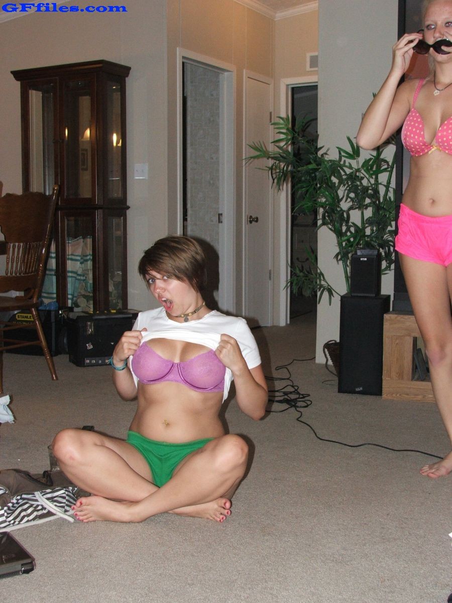 Teen girls sleepover nude amature picture photo
